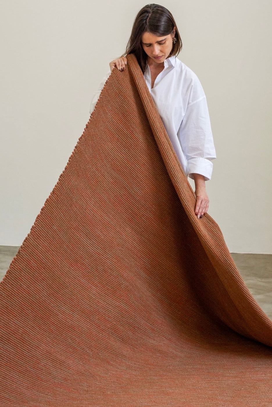 Tapete Mika Telha | Pronta Entrega