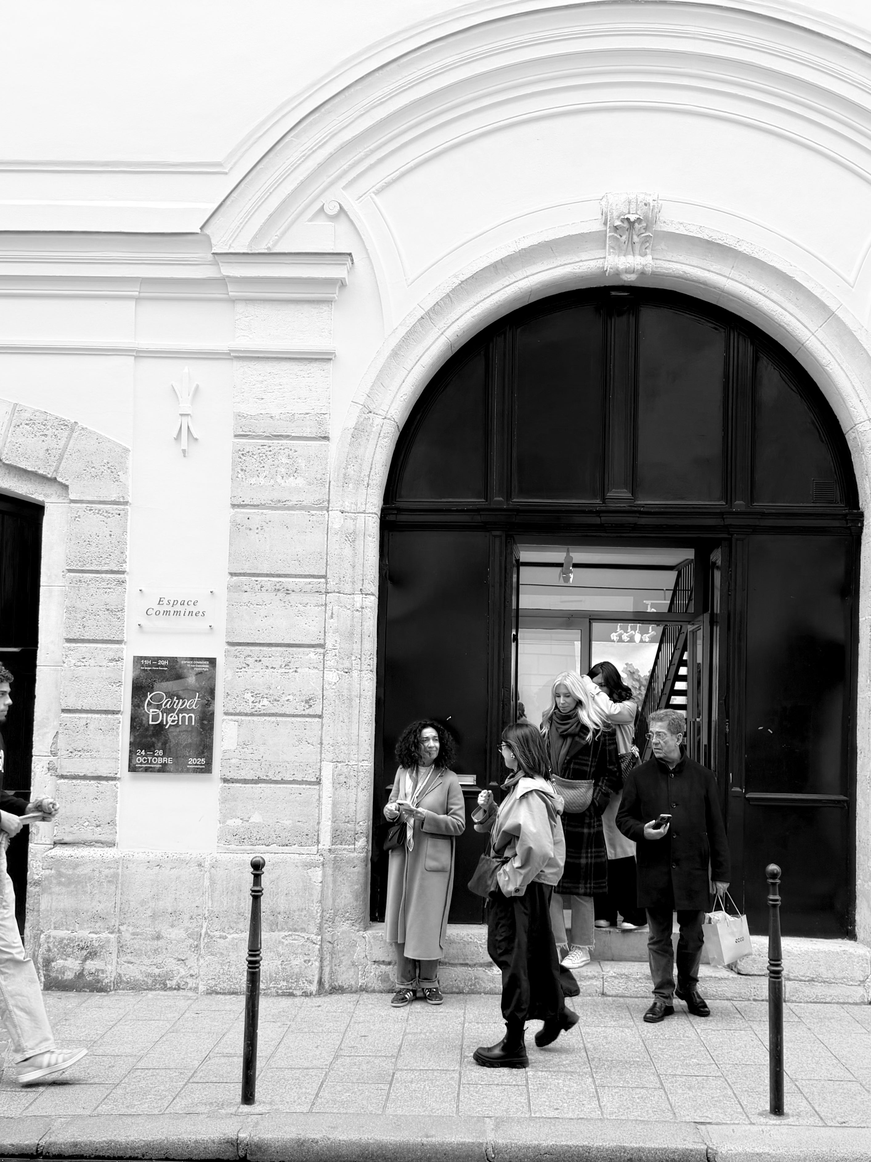 Exposição da Leva Oficina durante a Art Basel Paris no bairro Le Marais