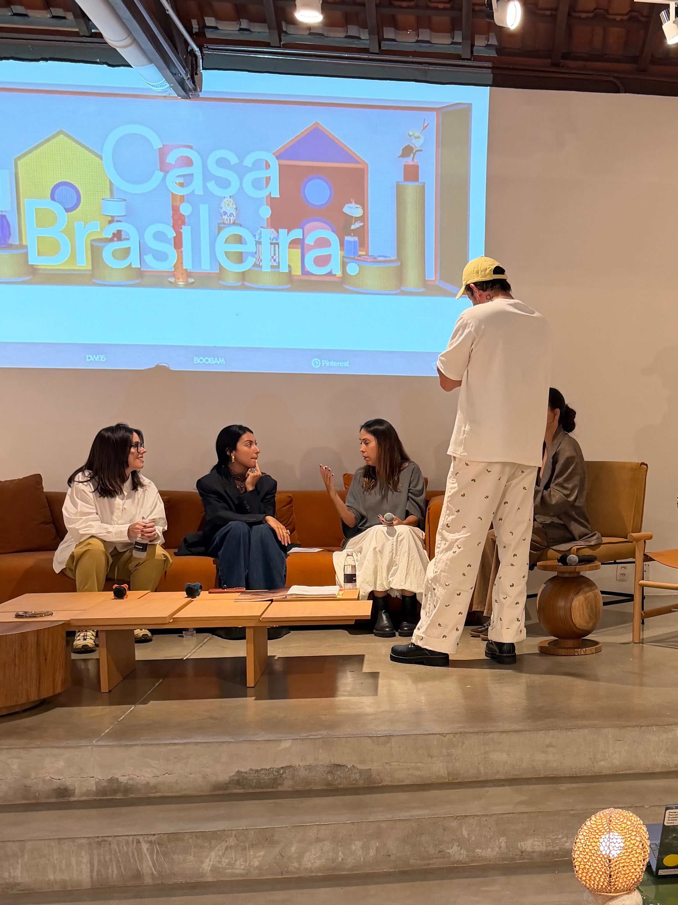 Bate-papo sobre tramas, tapeçarias e superfícies possíveis na exposição Casa Brasileira durante a DW! SP 2026.
