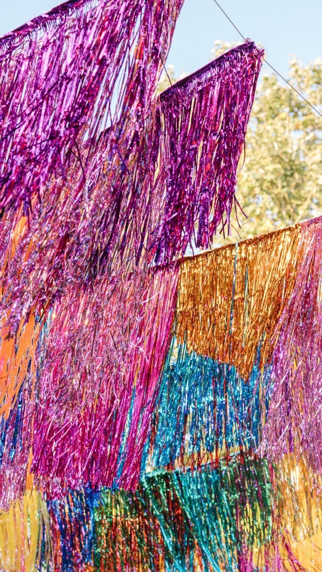 Cores do Carnaval criando movimento, contraste e experiência visual