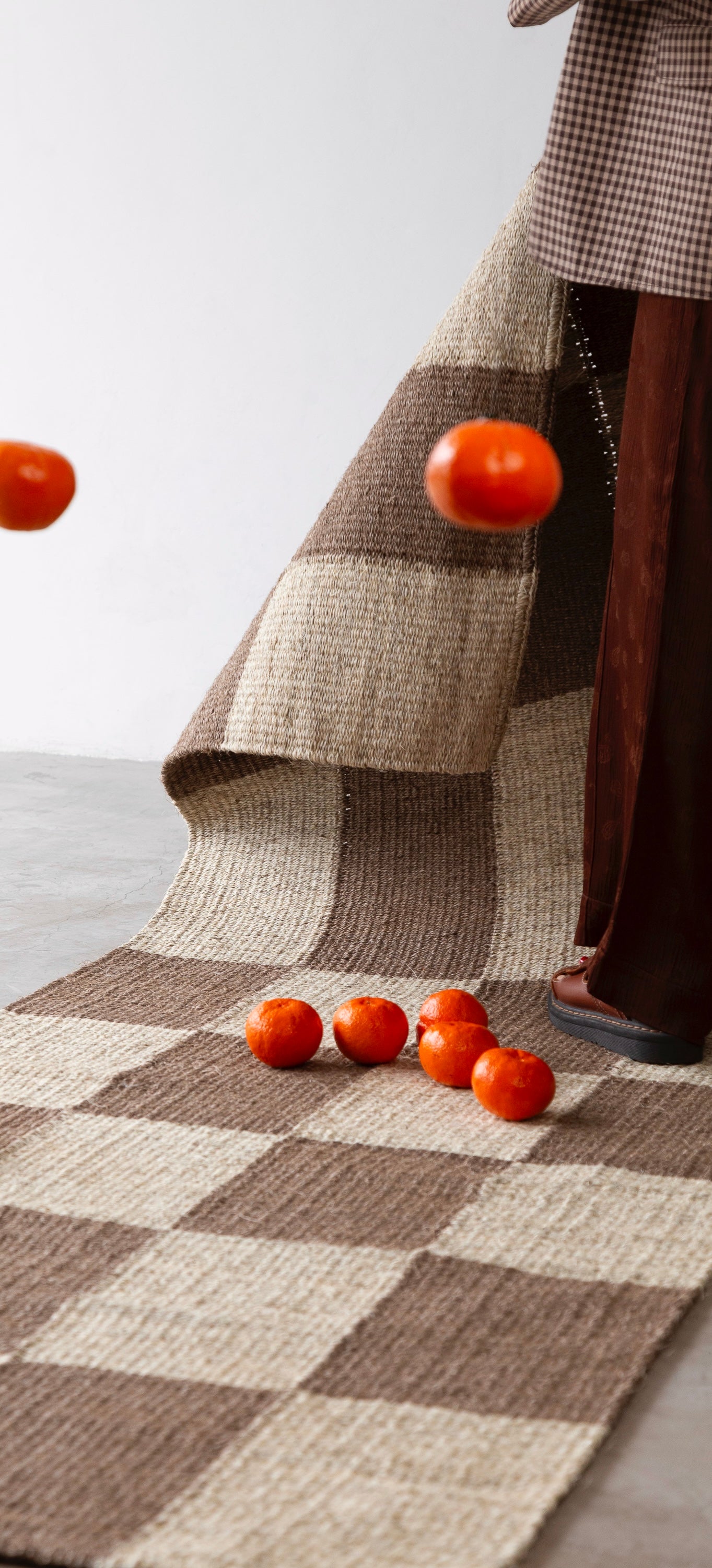 Decoração sensorial com materiais naturais, texturas e elementos táteis